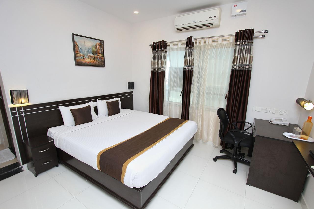 Oyo 7463 Leo Suites Bangalore Bagian luar foto