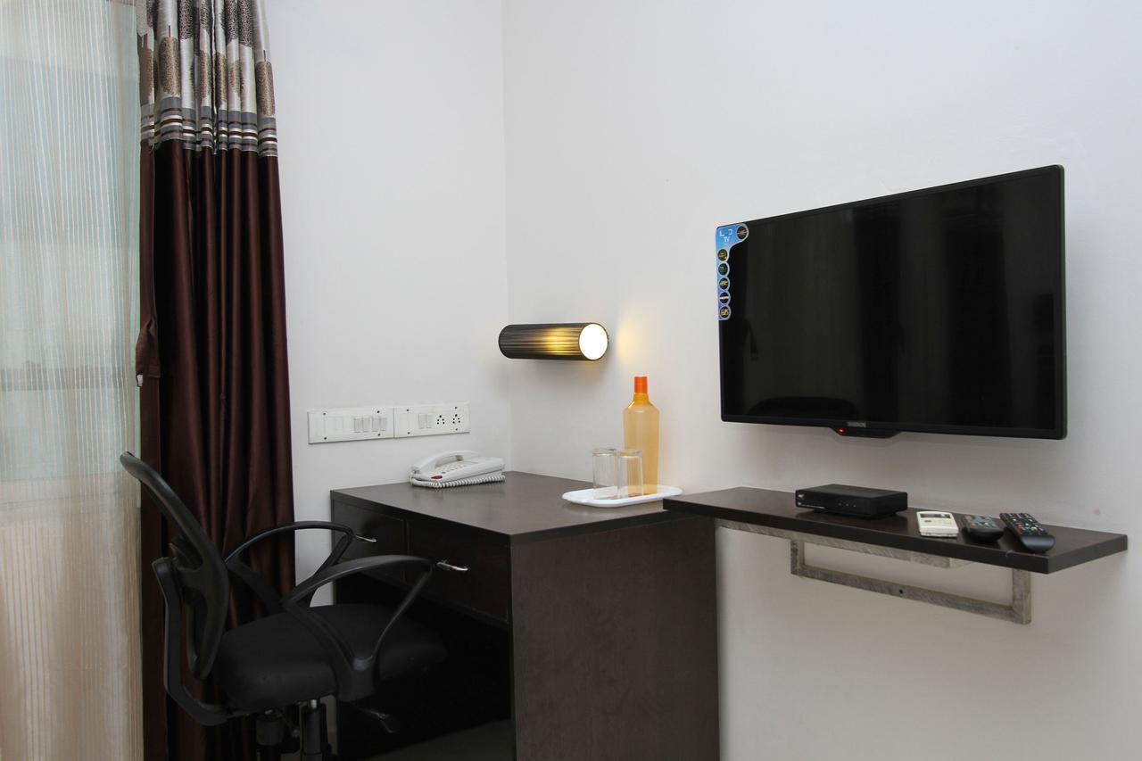 Oyo 7463 Leo Suites Bangalore Bagian luar foto